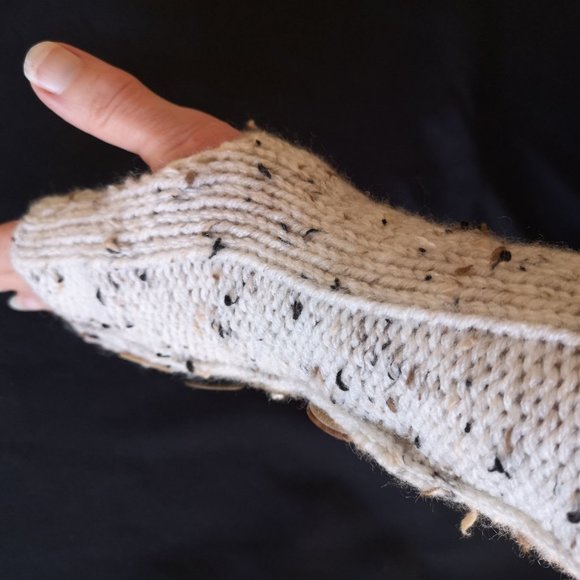 new Tweed HandKnit Seamless Fingerless Gloves Mittens Arm Warmer w.Buttons - Picture 8 of 11